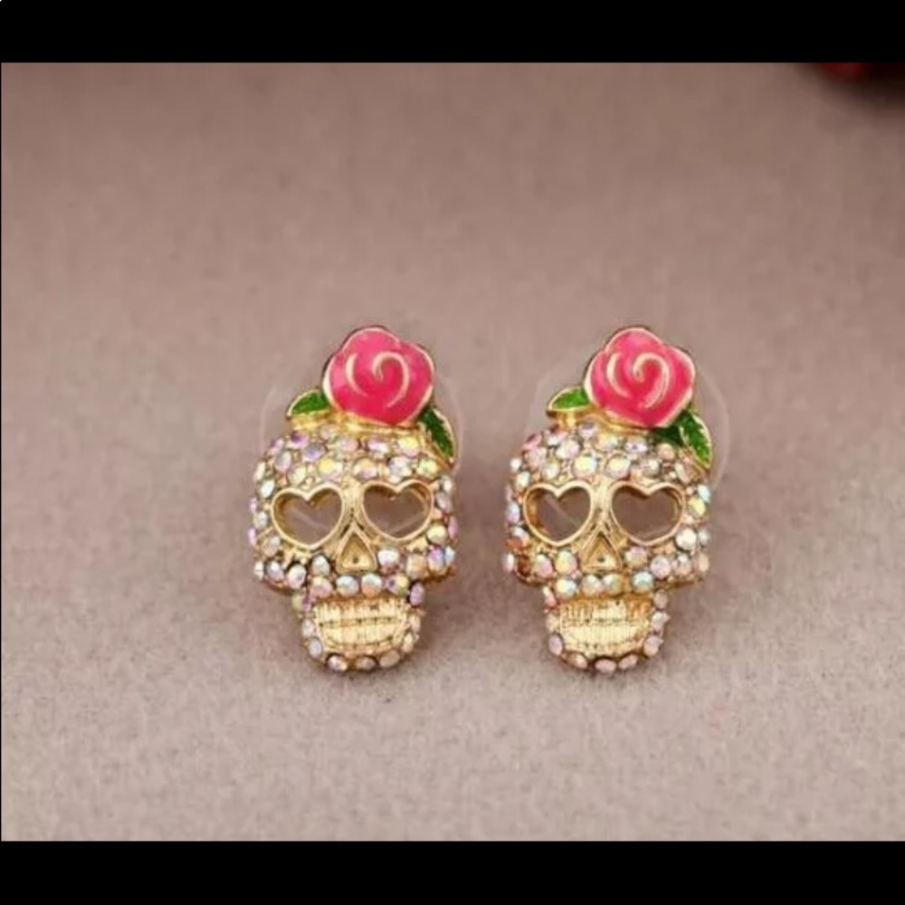 VINTAGE RHINESTONE CRYSTAL SKULL STUD EARRINGS - Picture 3 of 6